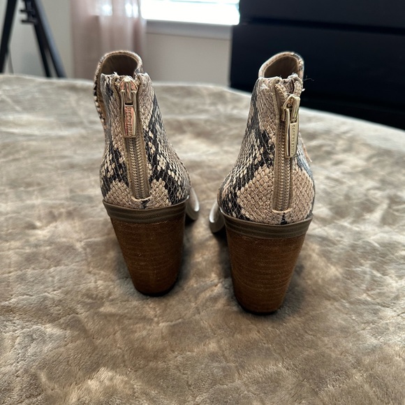 Vince Camuto Gigietta Booties - Picture 3 of 4